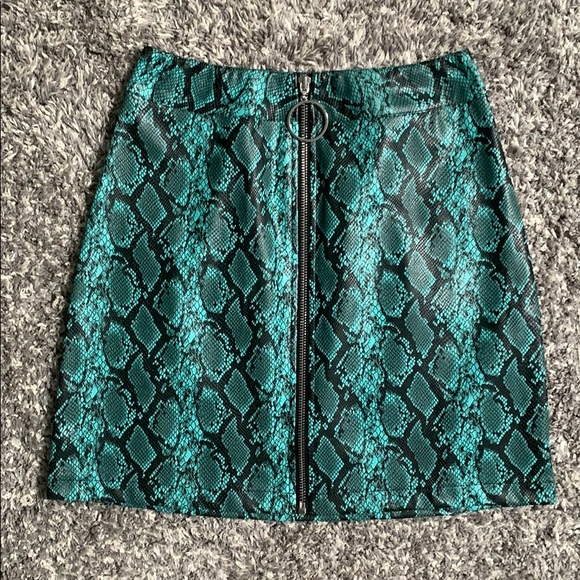 Tiger Mist Dresses & Skirts - Tiger Mist Snakeprint Skirt